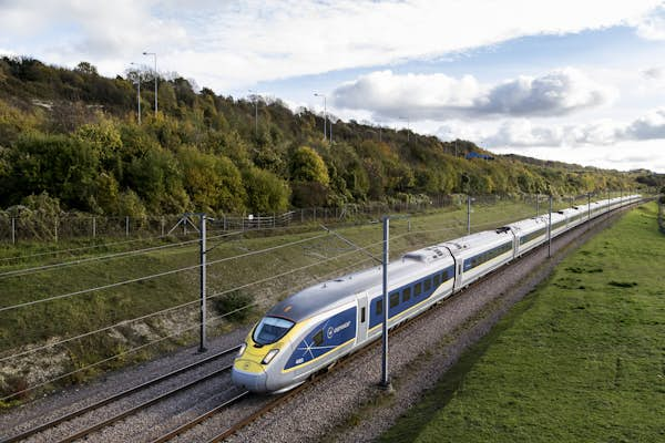 train in countrysideEurostarVerabtim223R