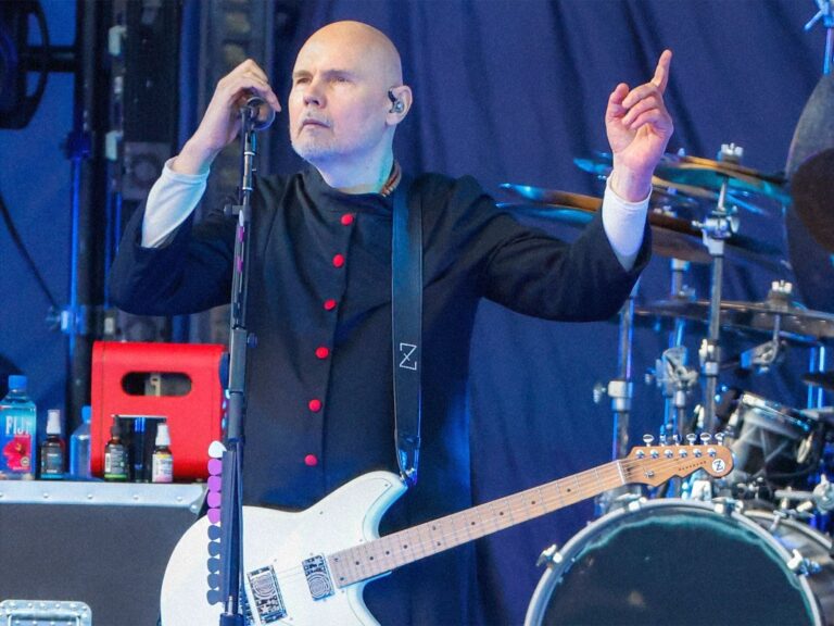 billy corgan fenway@2000x1500 1068x801