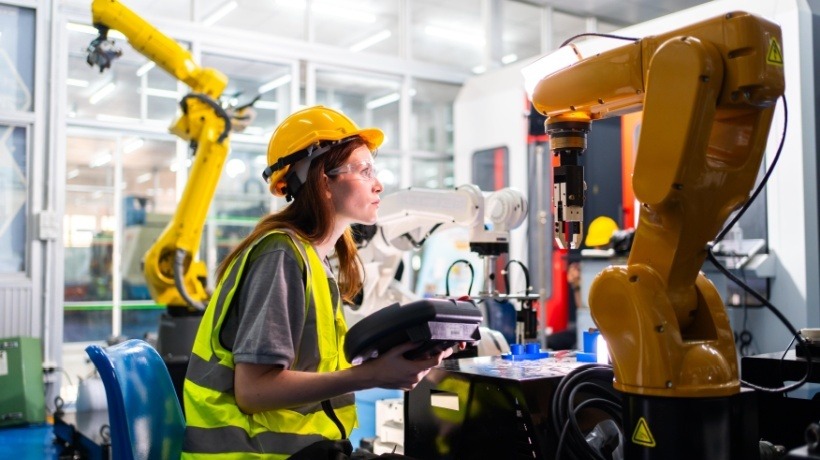 Top LMS Features To Enhance Workforce Training In Manufacturing A Complete Guide