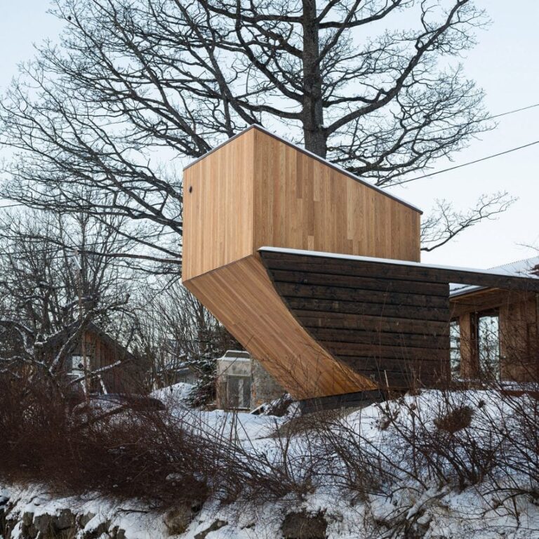 folly fair hill rever drage architecture annexe norway wood dezeen 1704 sq3 852x852