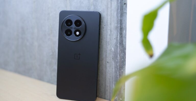 257717 OnePlus 13R review AJohnson 0002