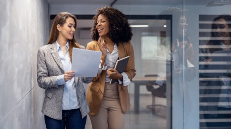 Social Learning At Work Benefits Strategies And Real World Examples